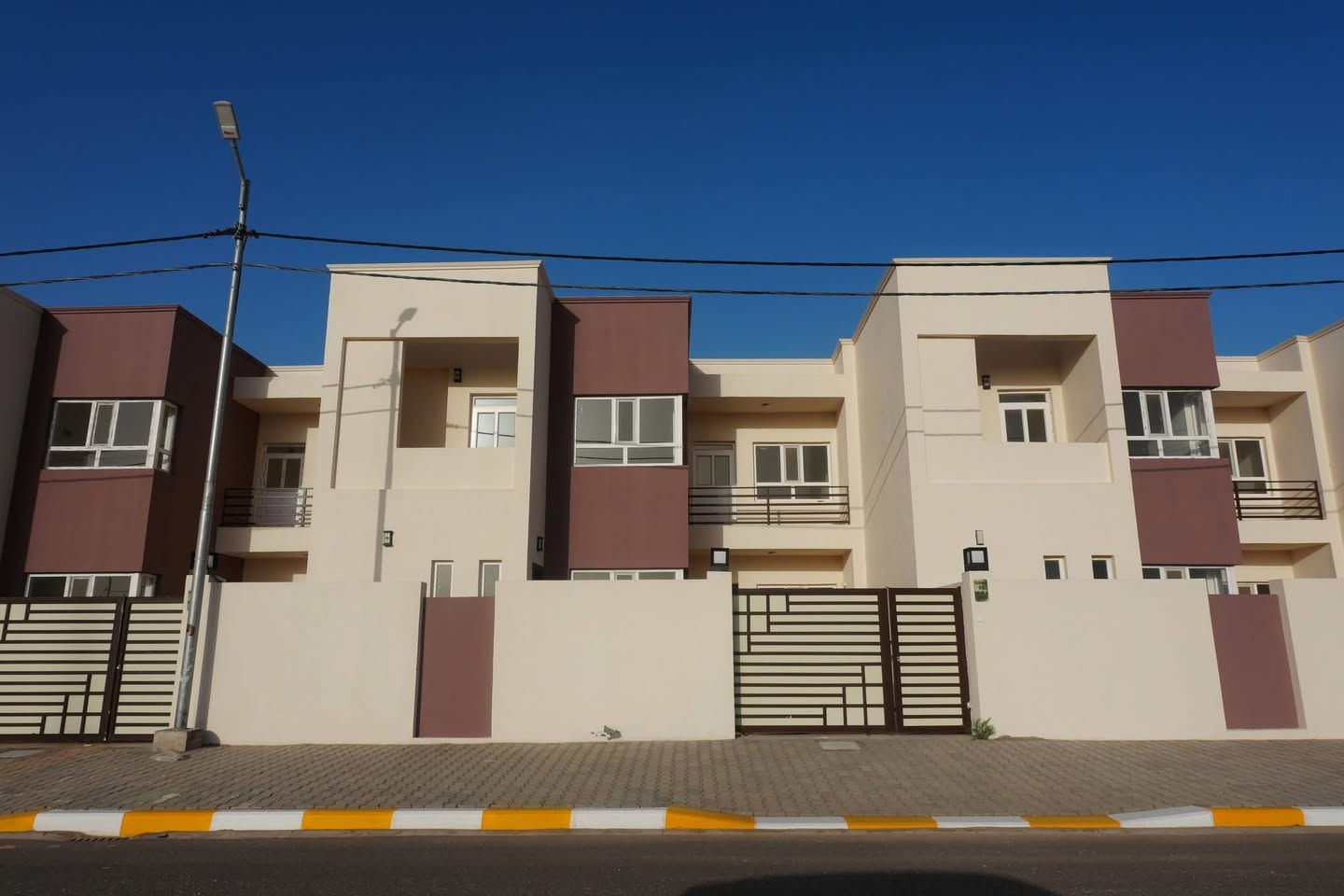 دار في مجمع المرتضى السكني …
الاقساط الشهرية 550 الف دينار عراقي

دار مميز في مجمع المرتضى السكني
في محافظة النجف الأشرف 📍
في العراق 🇮🇶

مساحة 200 م طابقين ثلاث غرف نوم

للسعر اكتب / تم /تجيك تفاصيل كاملة
للعقار وسعره 🔴

اتصل ع رقم ***********
