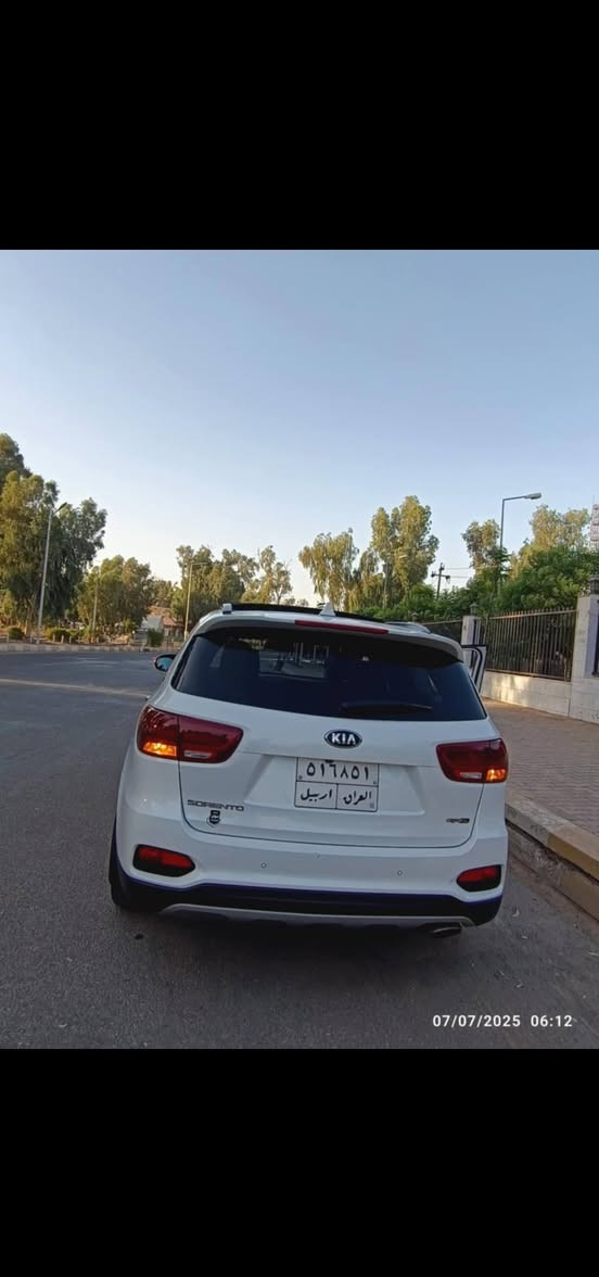 السلاكيا سورينتو GT-Line 2018 كوري 🇰🇷 – فل كامل كلين تايتل
✅ محرك 2.4 لتر GDI (4 سلندر)
✅ ناقل حركة أوتوماتيك 8سرعات
✅ دفع رباعي AWD
✅ فل كامل (GT-Line)
✅ فتحة بانوراما
✅ تشغيل بصمة + دخول ذكي
✅ مقاعد جلد مختمة gt line كهربائية مع تبريد وتسخين
✅ ذاكرة لمقعد السائق
✅ شاشة كبيرة + نظام ملاحة
✅ كاميرا 360° مع حساسات أمامية وخلفية
✅ رادار أمامي + مثبت سرعة ذكي
✅ تحذير النقطة العمياء 
✅ باب خلفي كهربائي
✅ إضاءة LED كاملة
✅ جنوط 19 إنش
✅ مكيف أوتوماتيك مزدوج مع فتحات خلفية
✅ السيارة فل كامل
✅مقاعد خلفية تدفئة 
✅بردات خلفية
✅شاحن لاسلكي
✅ماشية 170 الف كيلو متر
✅محرك وكير كفالة
✅ستيرن تدفئة
✅اوتو بارك 
✅اوتو هولد
✅وضعيات قيادة 
وبعد بيها هواي مواصفات غير الذاكرهن
#السعر  210 وبيها مجال
***********
