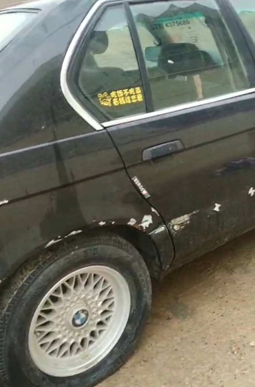 السلام عليكم
بي ام دبليو 735 موديل 1991 السعر 15 ورقه 
***********
