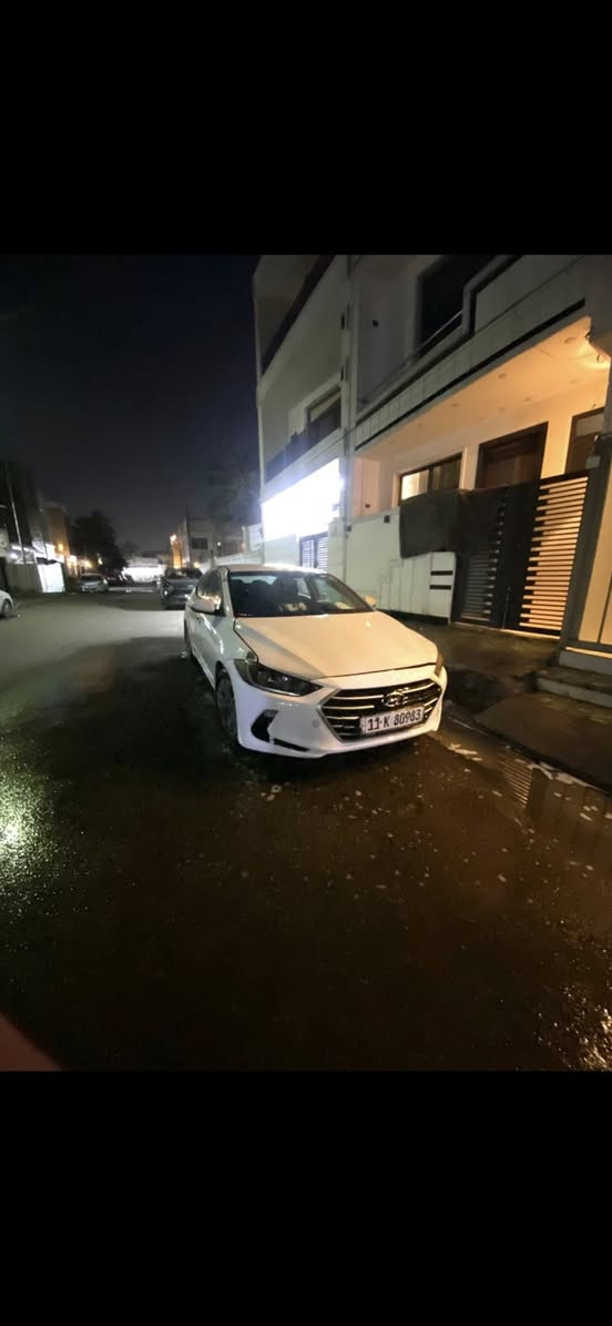 هونداي النترا 2018. وارد امريكي
السعر(103)$ وبيها مجال بسيط
 لون أبيض صدفي 

حادثها جاملغ ودعامية مابيها حادث قوي بدون دواخل وبيها شبر بالصندوك بارد بالعراق بيها رصعات واماكن تقشير بالصبغ والانترا الابيض معروف بهل شي 

 مكينه حداديه تكم قماره لغود شواصي كفاله 

محرك 2000 دوش 

كير AT 

مكاني بغداد القاهرة

رقمي ***********
