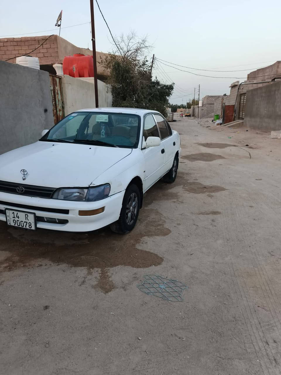 أقر المنشور قبل الاتصال🔃السلام عليكم سيارة كورلا موديل ١٩٩٣ بصره رقم إنجليزي بأسمي سنويه مجدده ال٣١ سيارة جديده مكفولة من الگص والنقل الجثه والضربه  مال جناي تقفيل سنتر لوك سايد ابريك كهربائيات شغاله طخم تاير مكينه وگير كارتون تبريد ثلج  ❄⛄السعر ٤٧ وبيه مجال لطيبين مكان السيارة بصره سفوان أنا مكلف بنشر وهذا رقم صاحب السيارة ***********
