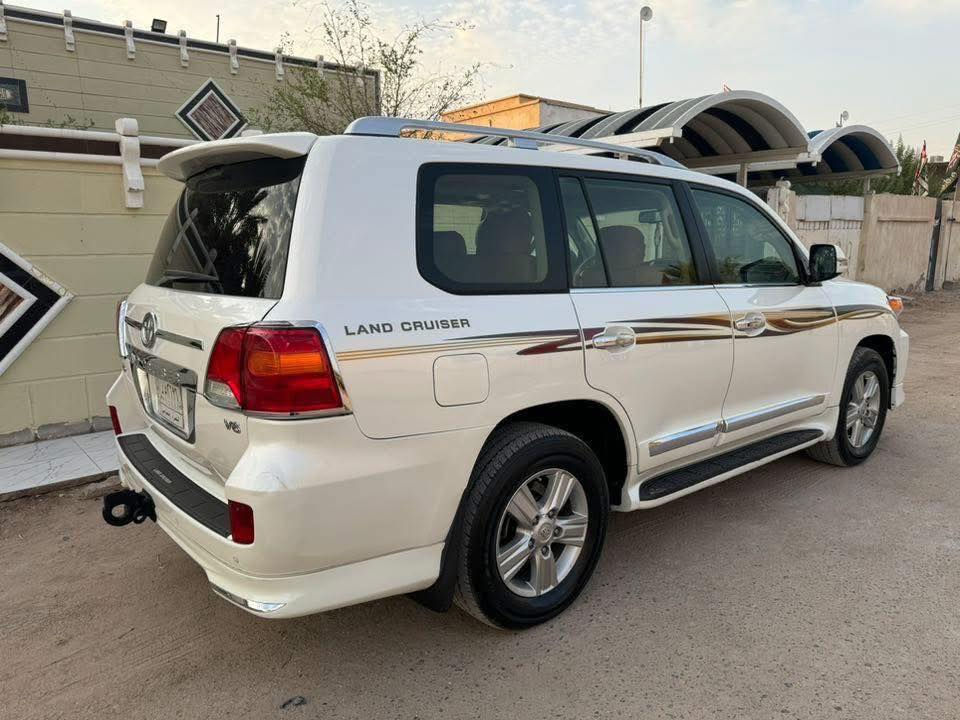 السلام عليكم / بيع او مراوس حسب القناعة
لاندكروز ٢٠١٣ كفالة فقط شبر بارد بالمدكر الامامي ٦ سلندر رقم بصرة جديد بأسمي سيارة نظيفة ماشية ١٠٧ السعر ٣٦٠ وبيه مجال  
***********
