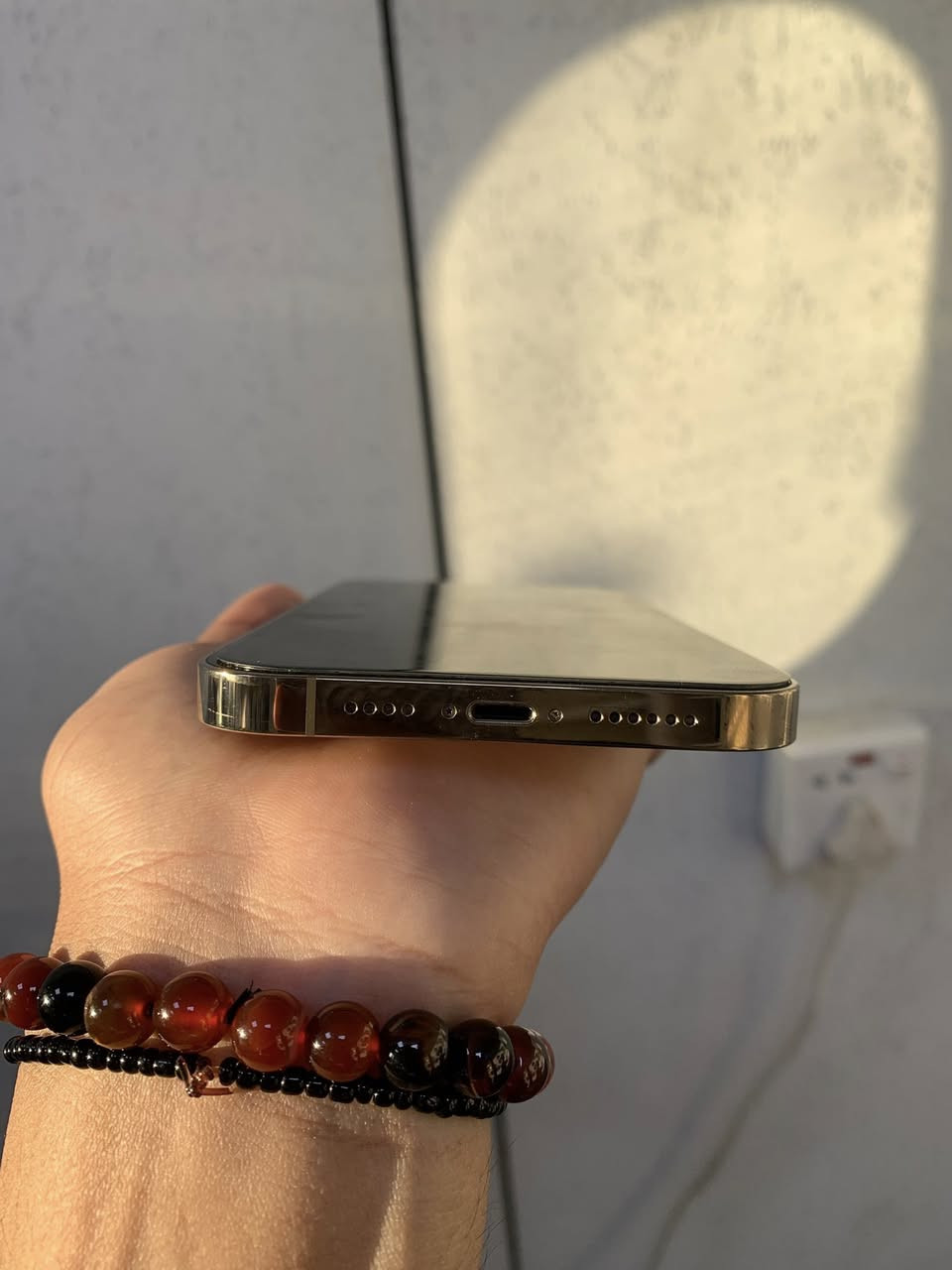 سلام عليكم ايفون 13 برو ماكس للبيع ذاكره 256 بطاريه92 مامعلايه جهاز وتر بروف نضافه 100‎%‎ سعر 700مكان بغداد الزعفرانيه هاتف ***********
