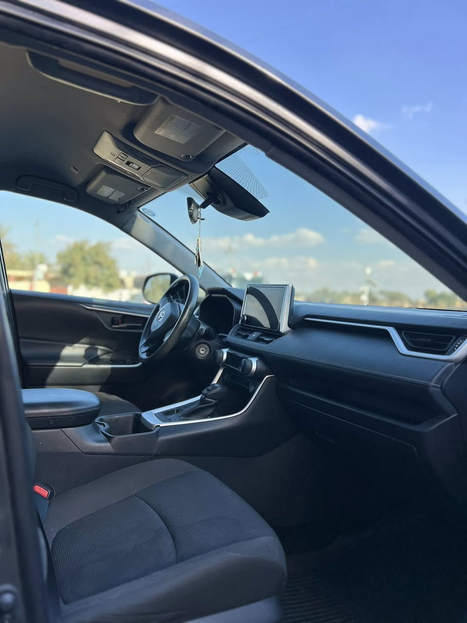 تيوتا /راف فور
موديل / Le 2023
مواصفات /كير اوتو ماتيك
شاشه /كامره  
حاساسات /جانبيه /اماميه/خلفي 
رادار
محرك /2500 
بانزين مو هايبرد 
نضام قياده /تحديد مسار  
جام /اوتوماتيك
ضرر /فقط دعاميه خلفيه  
رقم شاصي /‏T361RFV3PC350880
السعر /220 $
الرقم /‏***********
