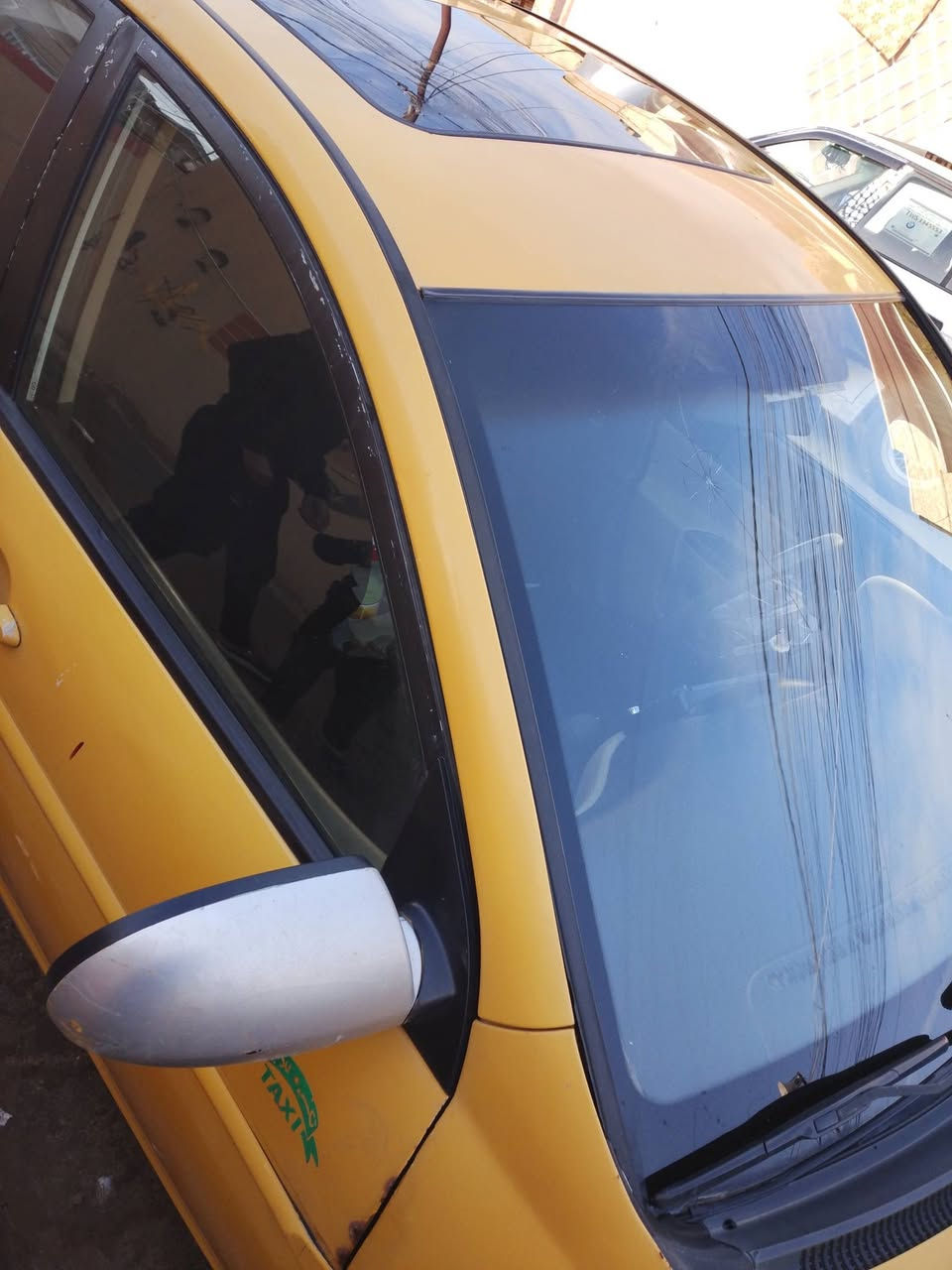 السلام عليكم اكنست دبدوب ٢٠١٠ كوري باي كوري بيها بوند وجاملغ وتعديل بسيط بلشاصي محرك ١٦ كير اوتوماتيك جام كهرباء سنتر لوك فتحة سقف رقم بغداد باسمي مشروع وطني انا الشرعي للاستفسار الاتصال على الرقم ***********
