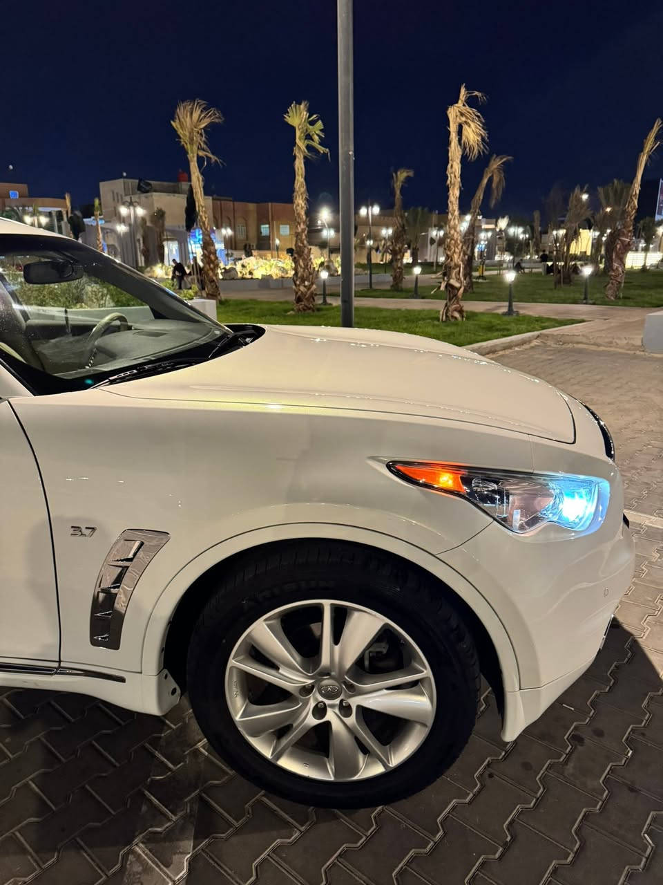 بيع ومراوس انفنتي 2016 فول موصفات للاخير QX70 رقم بغداد سياره حلوه جديده وارد امريكي حادثها سطحي كلش مابيها تبديل ولا ايرباك طاك حادث بسيط كلش ماشيه قليل 44ميل سعرها مناسب عنوان البصرة الرقم ***********
