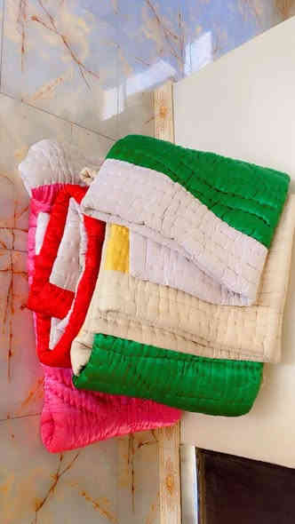 لحف ايام زمان صوف غير مستخدمات الحجية رايدة تبيعهم
جدآ نظيفات ومرتبات كلش للبيع عدد ٥ موقع ديالى بعقوبة تقاطع القدس 
السعر ٧٥ الف 
تواصل
***********متوفر واتساب
