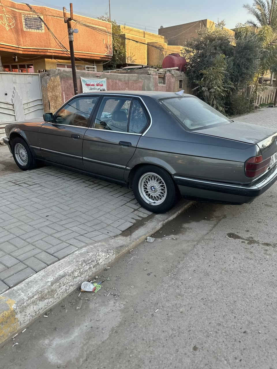 السلام عليكم
بس ام للبيع1989
السياره صدر امامي خلفي جديد 
ترابك للبصره مكينه وكير بل جيس
ترهم مراوس مكاني بغداد شعب 
هـ*********** السعر 52
