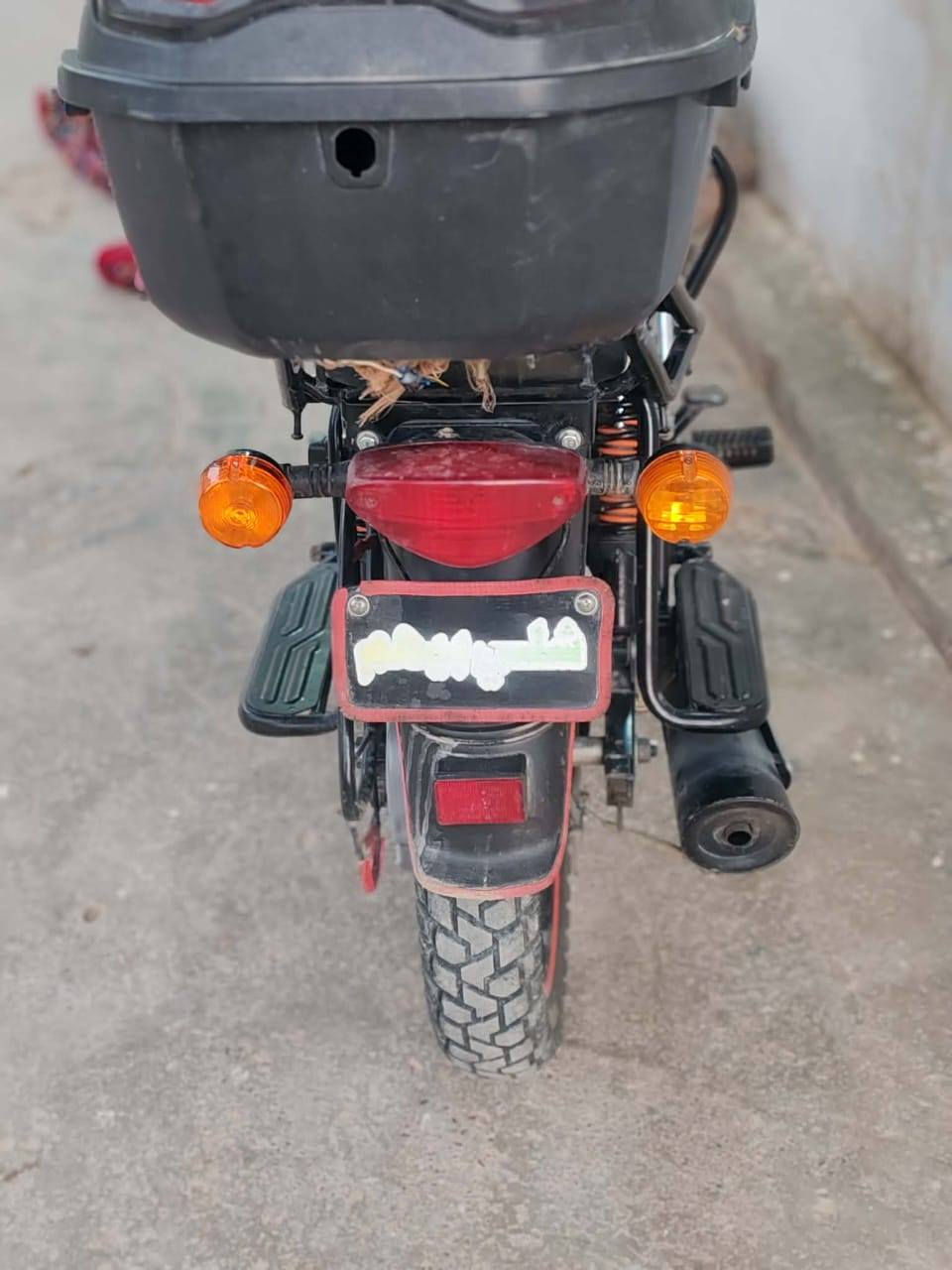 السلام عليكم للبيع بوكسر موديل 21محرك بي تبخير اوراق كامله بس ترقم السعر مليون 100وبي مجال***********
