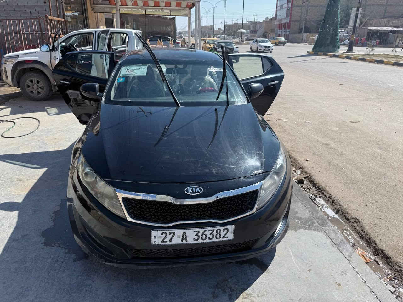 اوبتيما 2013 
رقم ذي قار باسمي السياره 
السعر:  90 ورقه 
رقم الهاتف . ***********
سونارها بلصوره موجود .
