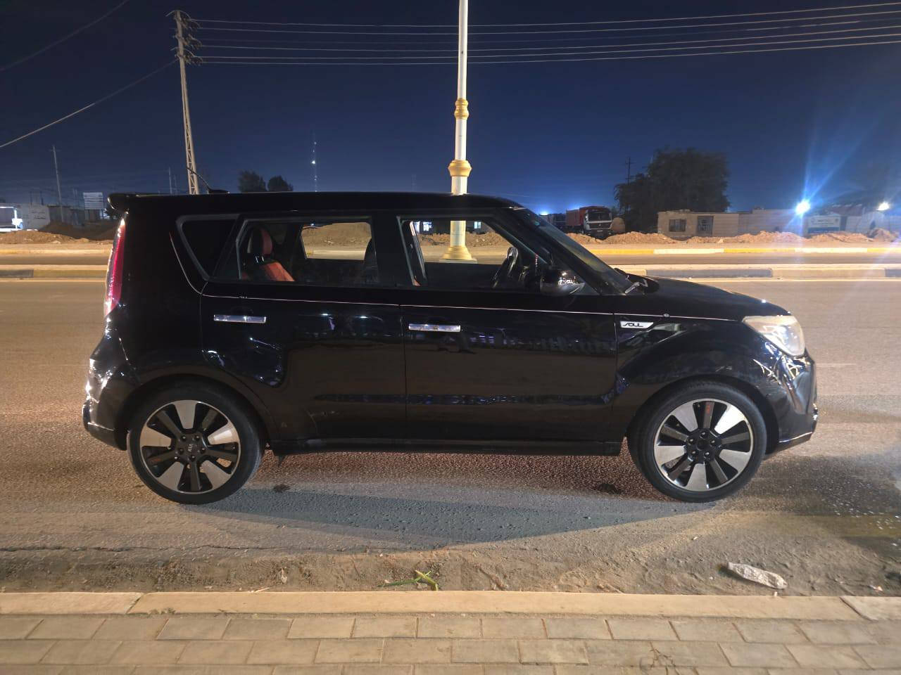 صول وراد  موديل 2015. فول مواصفات بصمه بارنوراما حجم المحرك ٢٠٠٠ دوش.     بصمه بارنوراما كشن كهرباء تبريد تدفى ستيرن تدفى فول فول فول فول. سعر 117 باسمي سياره شرط تحويل بيه بنيد فقط.       بدون دواخل.         ***********.
