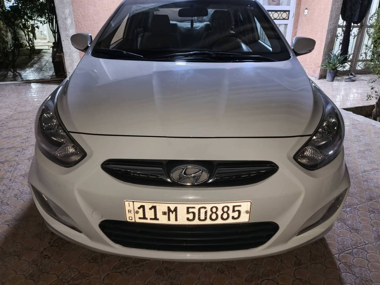 للبيع اكسنت موديل 2015 خليجيه 
السياره بيه دعاميه  اماميه صبغ فقط 
وطبره بالباب بدون قطره صبغ السياره كفاله عامه 
بسمي رقم بغداد مميز 
مواصفات السياره 
اشاره مري 
تحكم ستيرن 
ويل كب كروم 5 
فتحه 
داخل بيجي 
شاشه لمس 
كامره خلفيه 
لايتات زنون 
محرك 1600 
ماشيه 175 ألف 
تخم تاير جديد 
السعر 115 وبيه مجال بسيط

للاستفسار ع الرقم *********** تحياتي لكم
