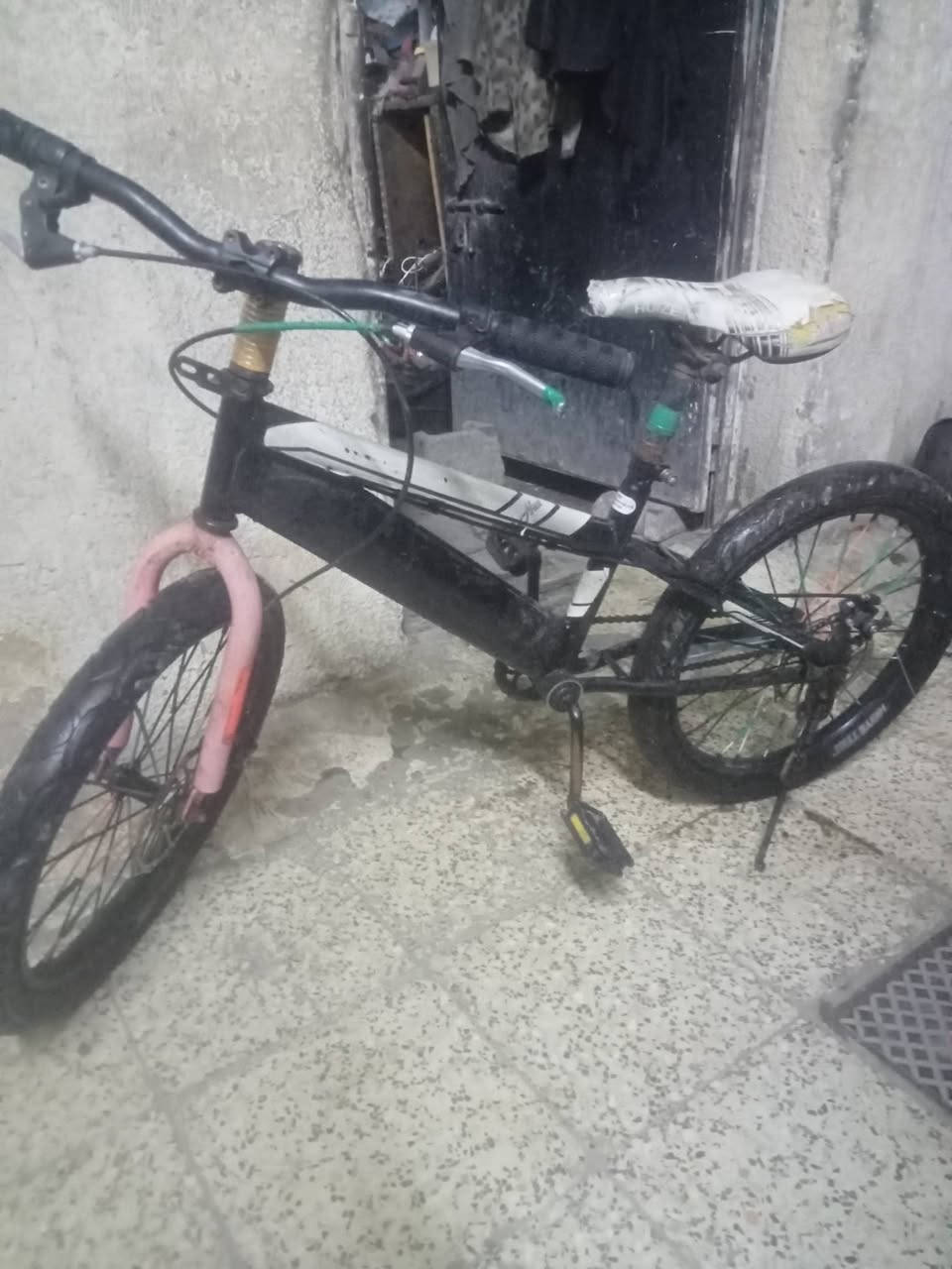 السلام عليكم باسكال البيع سعر 20 حجم 20المكان بغداد البياع الشرطة الخامسة قرب شارع المدارس الرقم ***********
