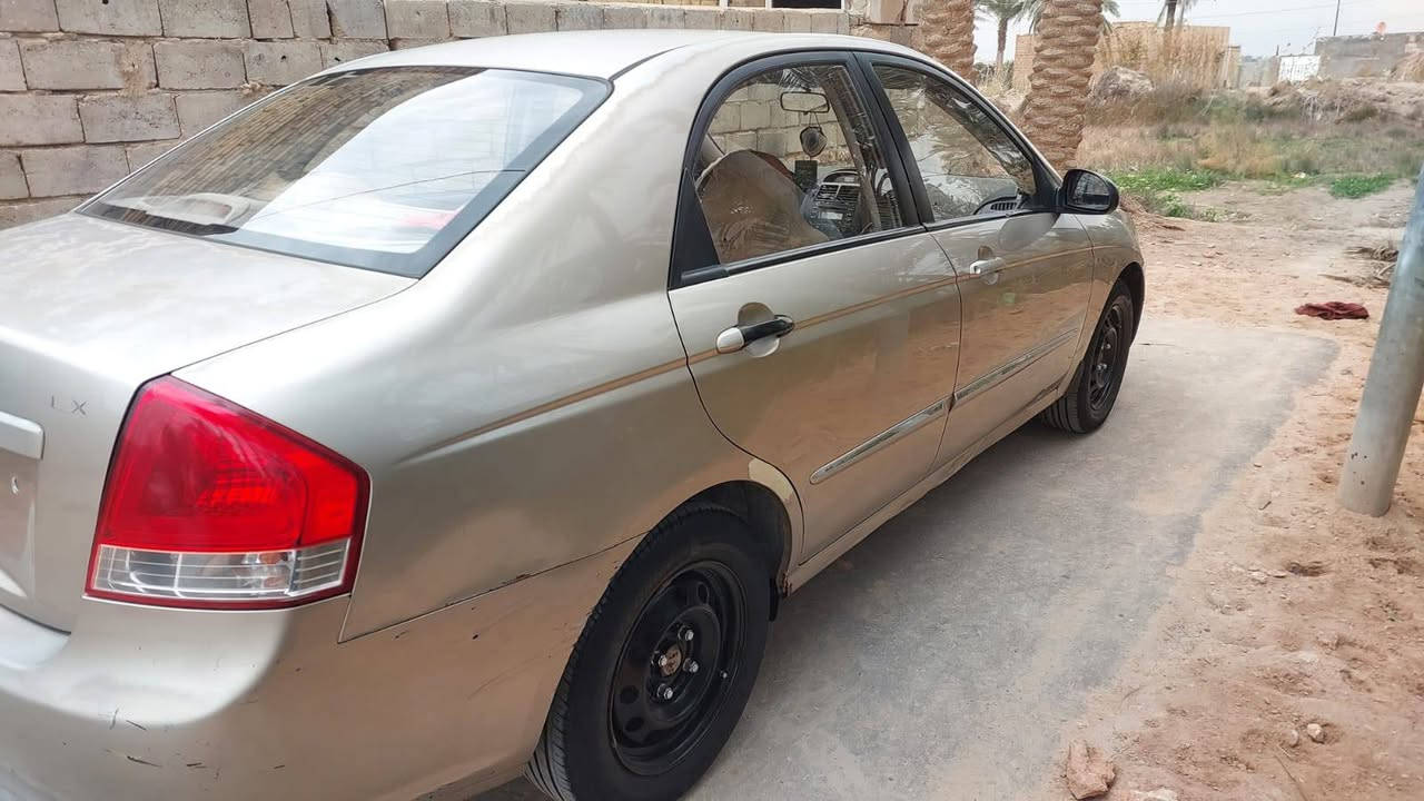 سيراتو 2008
رقم بغداد بسمي  سنوية 2030

السيارة  لاضربة ولاصبغ فقط جراد  مثلل ماوضح بالصور 

كير مكينة مكفولات 

تايرات كهربائيات جاهزات

تبريد شغال وتتفئة 

حدادية ٥٠بالمية 

رايدهة 84بيهة مجال حك الجية 

مكانهة النجف الاشرف ناحية الحرية

***********
