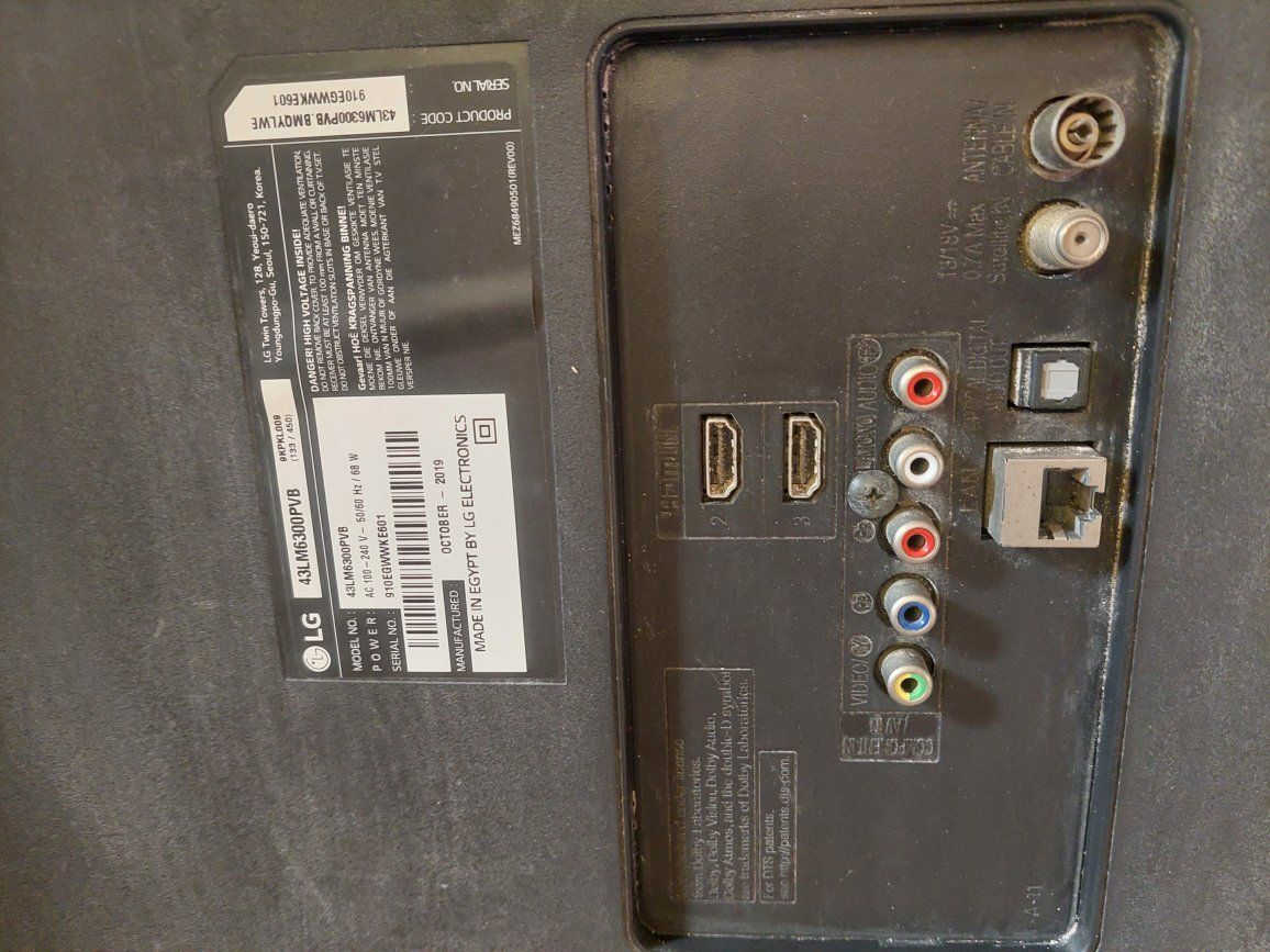 شاشه الجي الأصلي حجم ٤٣ سمارت انترنت بيهه ستلايت داخلي السعر ٢٠٠ الف بيهه مجال بغداد المشتل ***********
