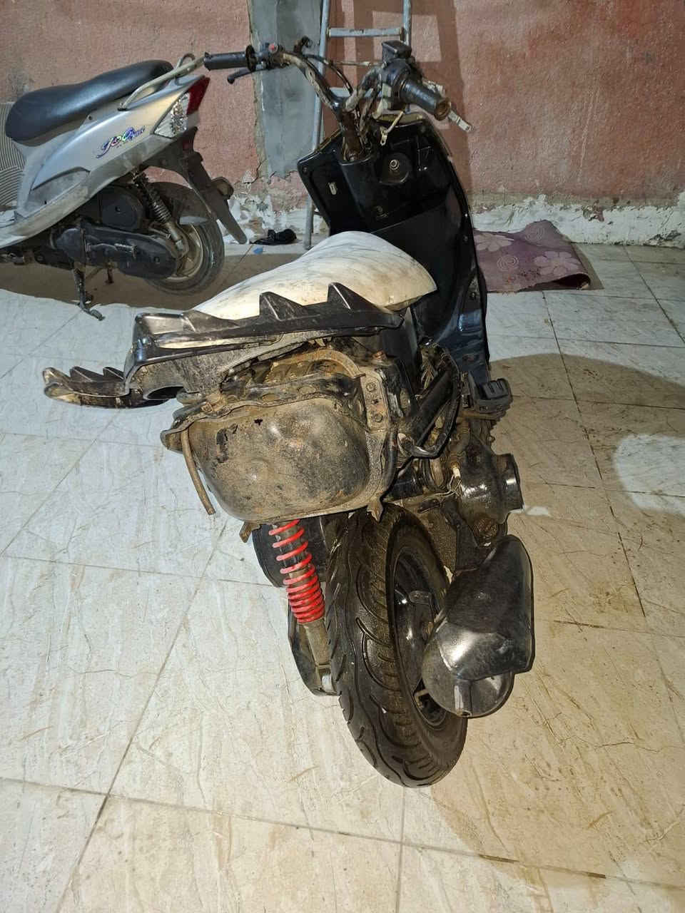 السلام عليكم ماكس عدله
شغاله بس متروكه للبيع كوم حديد
السعر 250 قفل والشراي ان شاء لله بعيوني اخليه رقم صاحب الدراجه
***********
مكلف بالنشر
