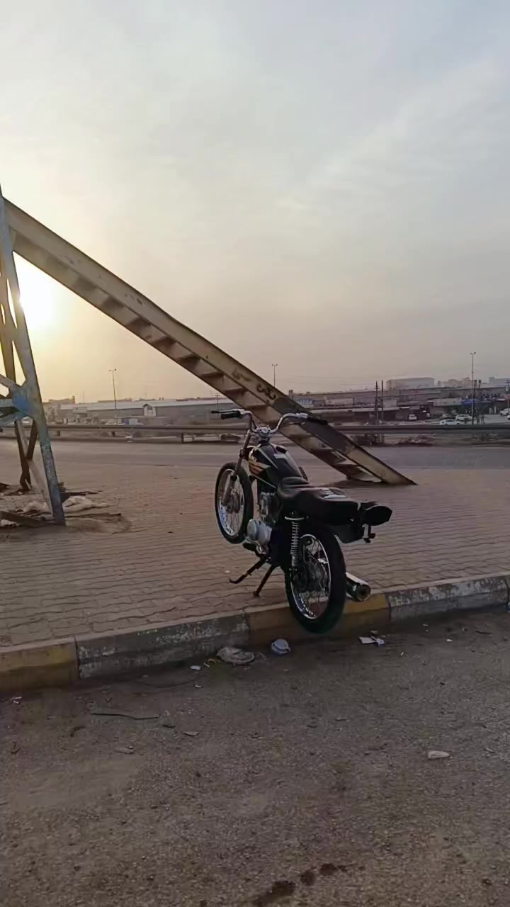 سلام عليكم ماطور للبيع
تعمير 25
مكينه انتس ولفات فقط 
شاصي سكنر 25
مكاني ديوانيه مركز 
مستعجل ع لبيع 
***********،،  رجان لمو شراي لا يدخل
