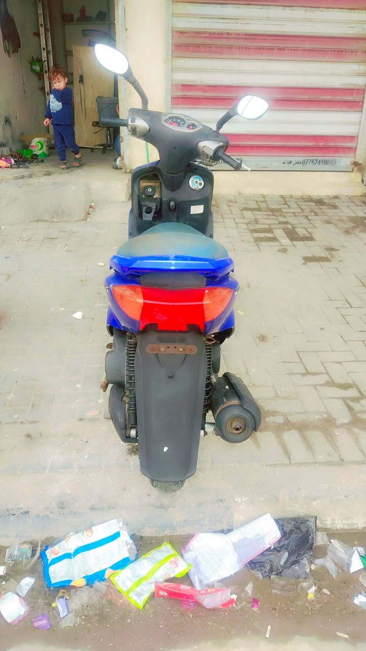 سلام عليكم ورحمة الله وبركاته
دراجه سكنس ١١٠
اخوان شرط الدراجه برغي بل كفر مامفتوح
بلاديه من الصطاب الآليت
المانه الدراجه بس كابريته مبدله الكابريته الاصليه موجوده الين جانت الدراجه متروكه والبنزين صاير لاستيك بطنها بدلتها الاصليه موجوده
اشاير سلف الصطاب هورن لايت ستان حساس كله شغال الدراجه باكيت 
مكاني البصره قبله
اي ستفسار رقم ***********
