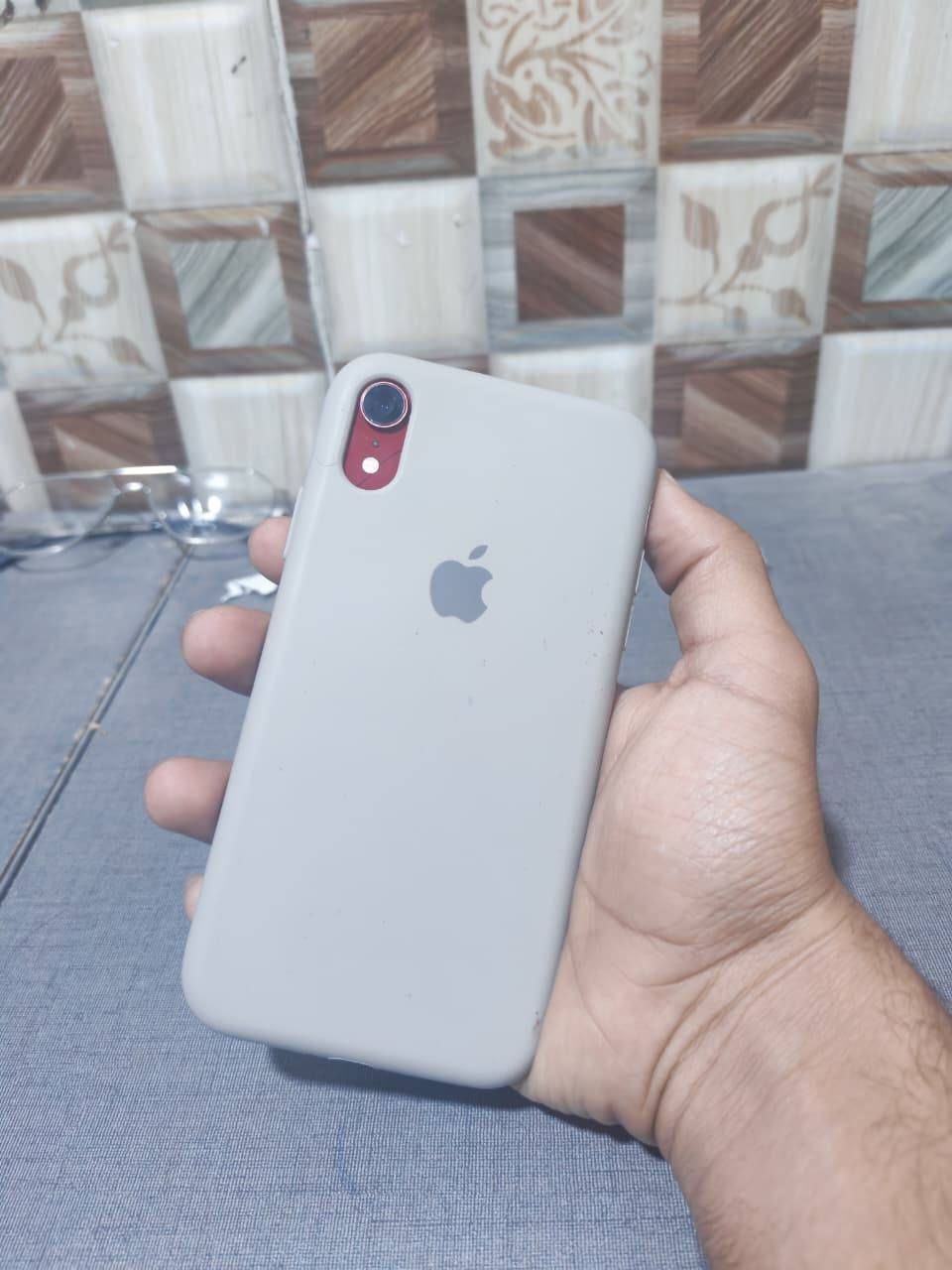 السلام عليكم
‎أيفون Xr لون احمر وبمساحة تخزين 256GB وبطارية 80 البلاد
‎التلفون مبدل ب
‎شاشة بوحدة اصلية تفصيخ وفوكاها لزكه حماية درجة مضللة
‎التلفون مقفول ايكلود تكدر تفتحه عند اي محل ب20 الف
‎السعر 100 الف دينار وبي مجال للطيبين 
الموقع في البصرة الزبير
‎للتواصل واتساب فقط
‎*********** 
‎
