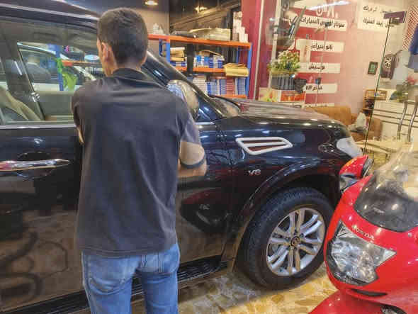 نيسان باترول سيف العرب
موديل ٢٠١٠
بيع مستعجل 
السعر ١٧٠
رقم بغداد دولي باسمي
هاتف ***********
