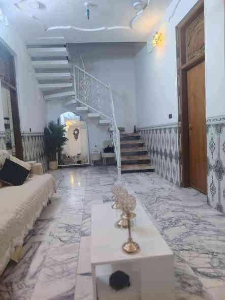 الدار للبيع طابو صرف بناء حديث المساحه 150غرفتين وصاله ومطبخ واستقبال صحيات داخلي  وخارجي الارضيه مرمر درجه اولئ  قرب مدرسه عطاء القاسم حي الزهراء السعر 100للاستفسار  ***********
