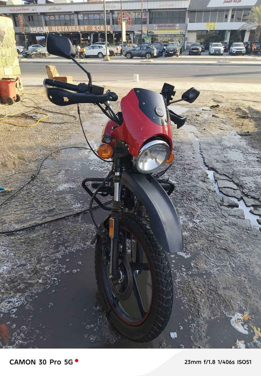 السلام عليكم
🏍️ للبيع دايوان جبلي موديل 2023
طالعة من الوكيل 2024 / شهر 6.
ماشية 15 ألف كم.
محرك 200 سي سي.
الدراجة مكفولة (الشاصي، المحرك، والكهربائيات).
فقط الصالِنصة مزروفة والبريك خفيف.
سنوية بغداد باسم المعرض.
💰 السعر: 2,350,000 دينار عراقي، وبيه مجال بالمعقول.
📍 الموقع: بغداد
📲 للتواصل واتساب: ***********
