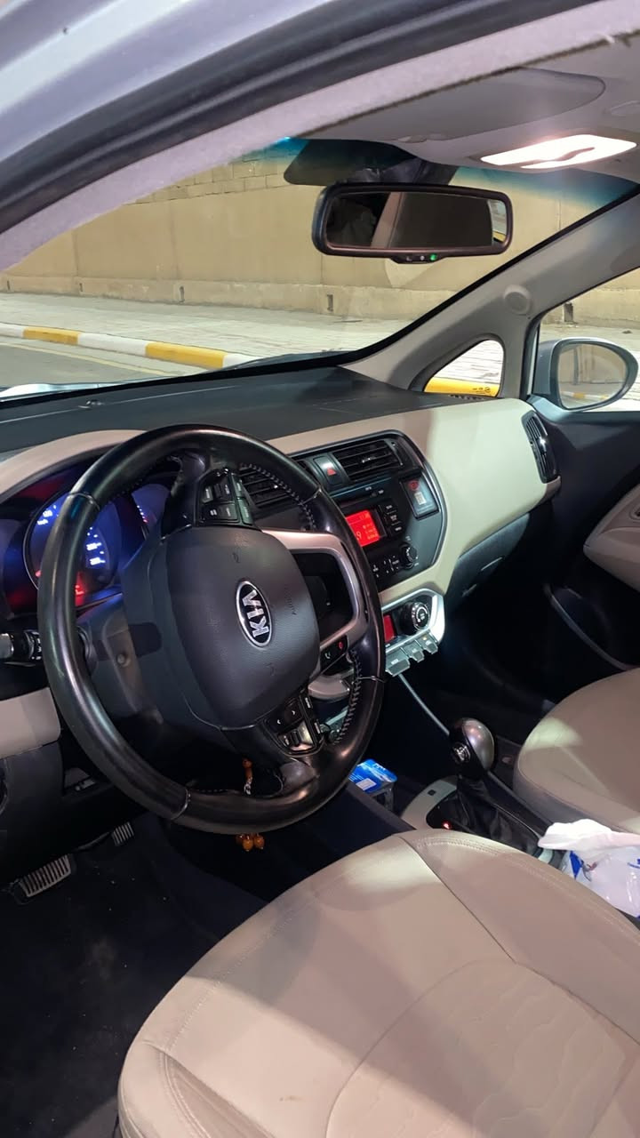 السلام عليكم كيا ريو 2015 صبغ عام طخة بلجاملغ الخلفي خليجي فول مواصفات فتحة بصمة رقم جديد كربلاء السيارة  مكاني كربلاء السعر ٨٥ وبيها مجال بسيط  ***********
