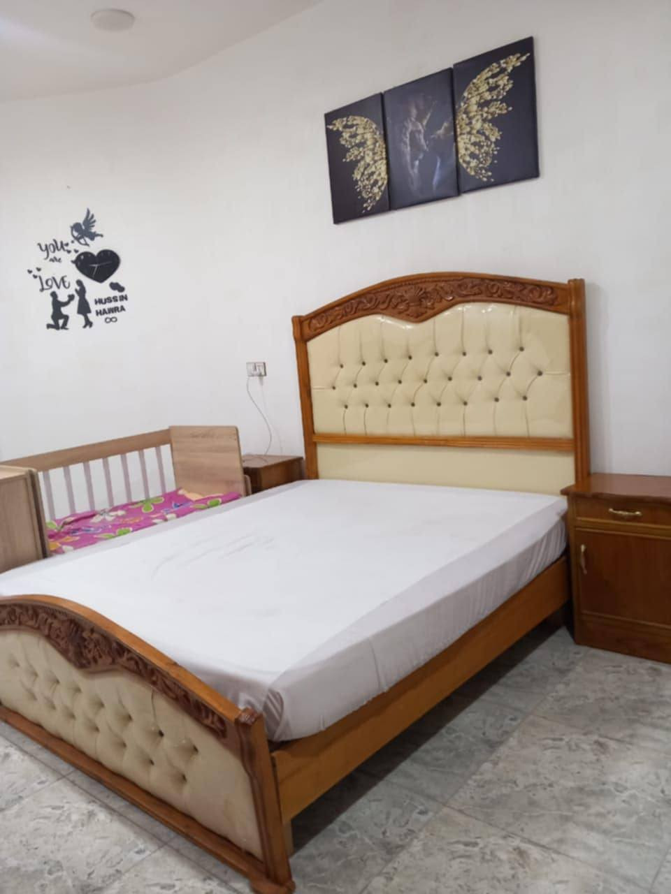 السلام عليكم غرفه للبيع الغرفه حالين مفصخه ومضمومه الله يشهد ي استفسار بخصوص الغرفه اكو خاص واكو واتساب وهاذا رقمي *********** وبل خدمه
