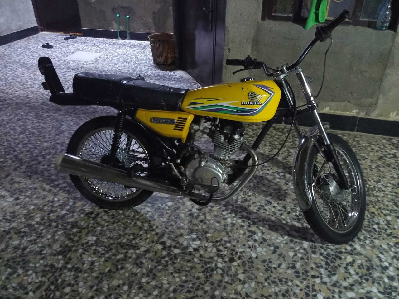 السلام عليكم دراجه للبيع  اسمها  تايكر مديل 21 معمره بيها نواقص ملاحضه تجفيت جديد  خير من الله السعر 350 بيها مجال بغداد نهران /***********
