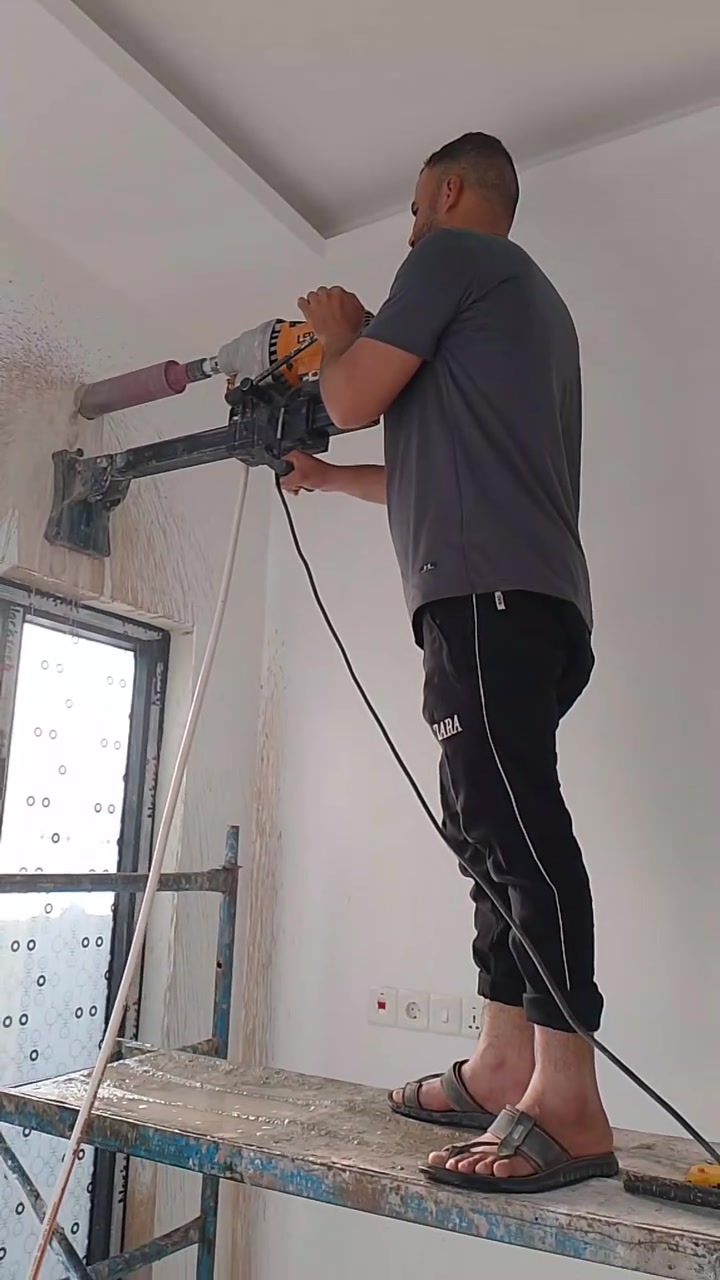 السلام عليكم اللي يحتاج كور فتحات سبالت افقي وعمودي فتحات مزاريب صاروخيه ساحبات فتحات مجاري تعليق ***********)(***********

