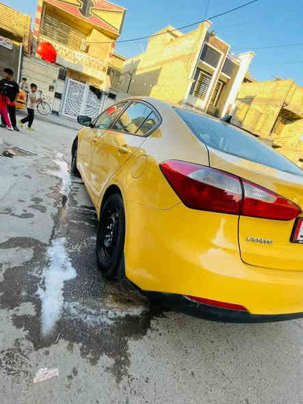 السلام عليكم كيا فورتي 2015حادثها مرفق بل منشور بيه بنيد مبدل بدون دواخل السياره و الباقي ليبل واحد السياره جاهزه مواصفات نص
محرك 1800 دوش مامفتوحه 
كير at
 فول رقم بغداد مصفره هيه و غرامات تحويل ثاني يوم مكان السياره بغداد رقم الهاتف ***********
