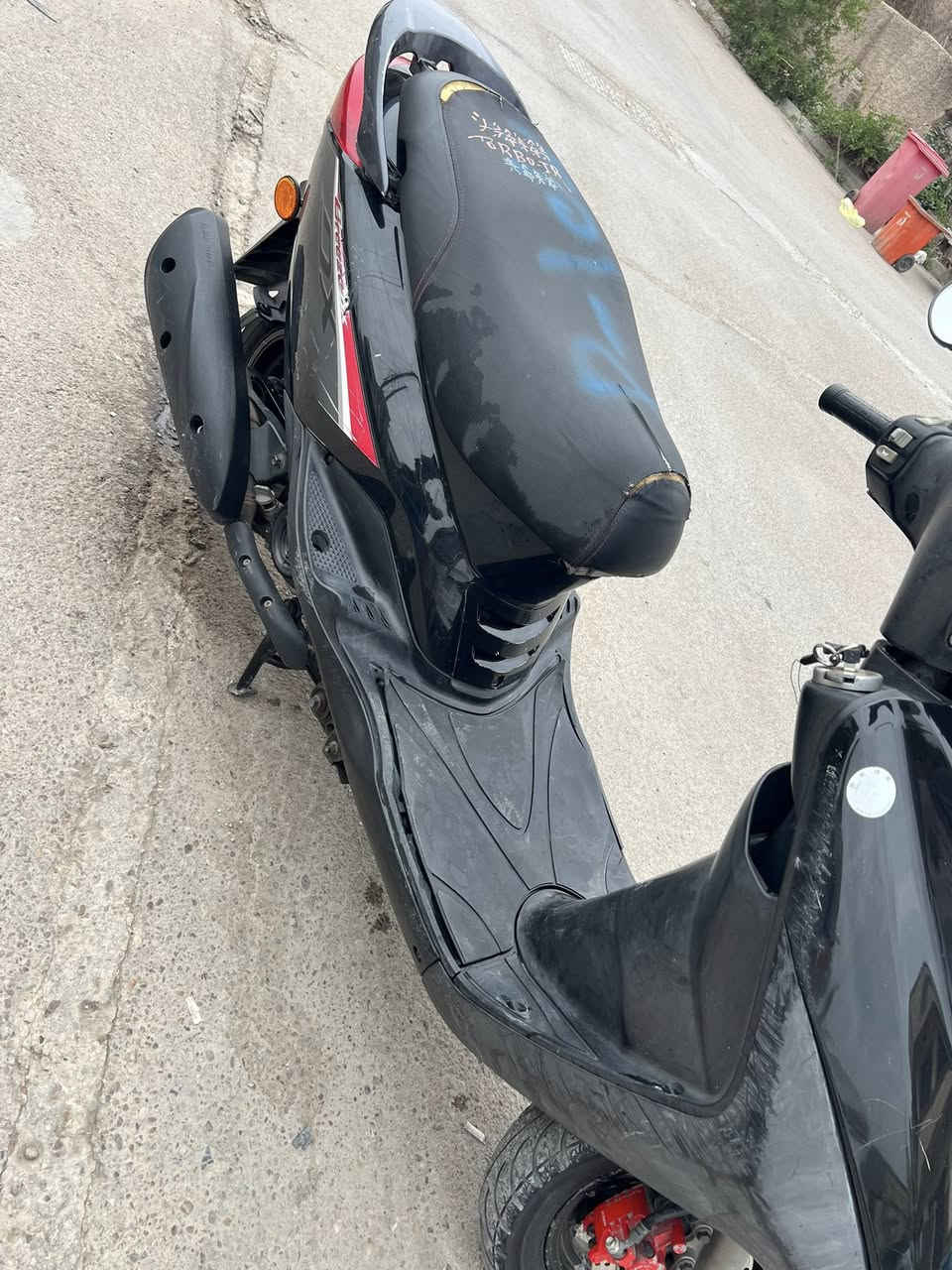 السلام عليكم دراجه ببغاء للبيع  دراجه مال رمبه جيب فيتر وافحص برغي ما مفتوح بيهه سعر 800 مكاني الامين الثانيه ***********
