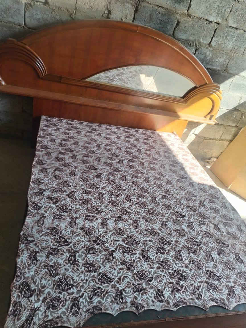 سرير نفرين حطاطة 85
كاونتر قطعتين بدون سنك 225
بوفية حطاطة 100
العنوان قرية مختار ***********بي واتساب
