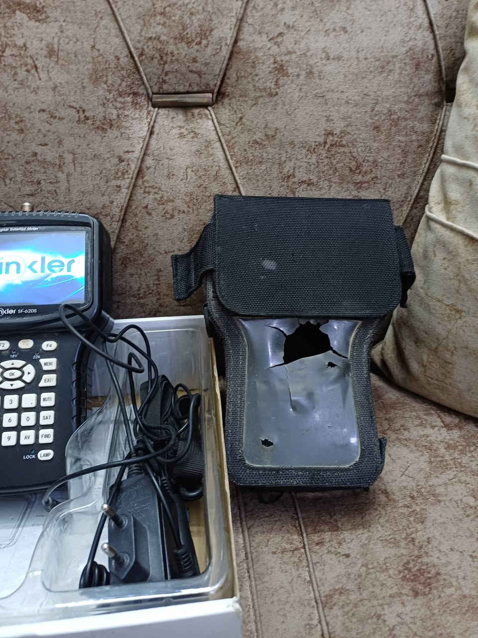 جهاز فايندر موديل( توين كلير ) مستعمل  ونظيفشغال مية بالمية سعره النهائي( 70) للامانة تم تبديل البطارية فقط / المرفقات  (شاحنة الجهاز ) ( شاحنة الجهاز بالسيارة ) ( حمالة )  // فقط الغطاء تعبان // للمعلومات عالماسنجر


**إذا كنت صاحب هذا الإعلان وتريد حذفه لأي سبب، رجاءا أرسل رسالة إلى الدعم الفني**