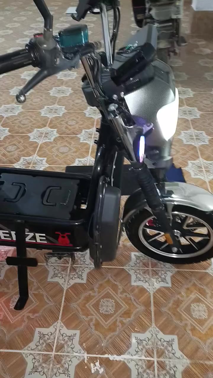 السلام عليكم متاح مطور شحن للبيع كهربائياته كله شغاله تاخذ علئ الفحص 5 بطاريات المطور مامستخدم شي قليل  تاخذ علئ الفحص المطور جاهز من كلشي النضافه مثل ماموضح بلصوره  السعر 500 وبي مجال  للاستفسار اكثر الاتصال علئ الرقم ***********
