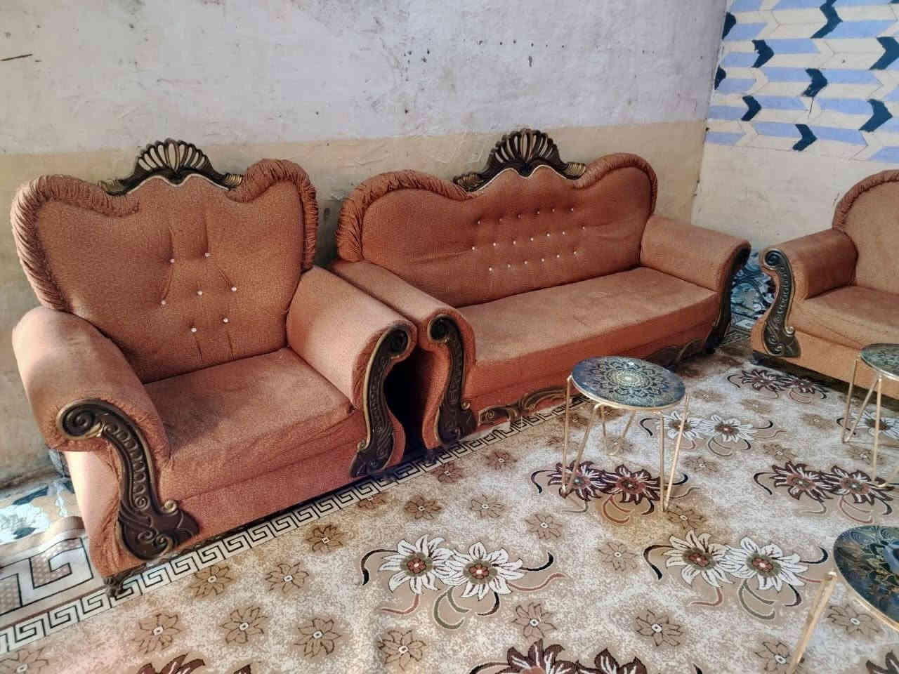 سلام عليكم طخم+3طبلات  نضيف نضافته 100/100ومدادت جدد ام جلد سعر طخم 350ويعر المدات ٦٠ للستفسار راسل خاص او تصل ***********   واتساب
