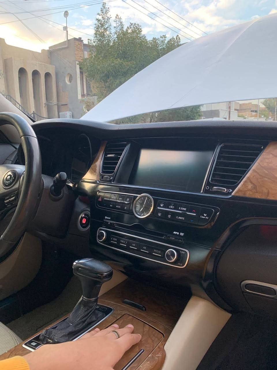 اسلام عليكم سيارة كيا كورس خليجي فول مواصفات رقم اربيل دولي جديد سنويه جديده مكينه وكير وصدر وتبريد كهربائيات خير من الله سيارة بيها ٣قطع صبغ بنيد وجاملغ وباب وبيها تكمه فوك سايق بيها تصليح وصبغ سعر ١٥٠ وبيها مجال رقم الهاتف :***********
