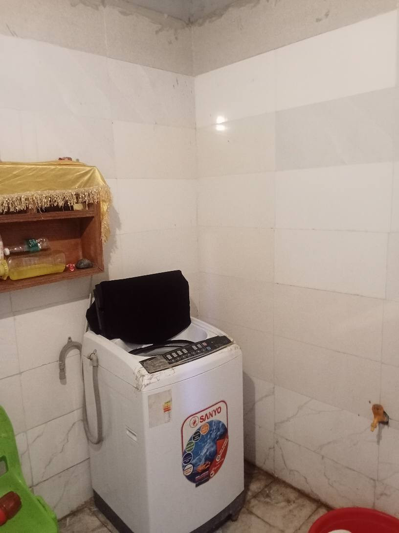 ‎بيت تجاوز للبيع قبله حي لجامعة كله سندويج مجاري نرجىس غرفتين وصاله وصحيات كله سراميك $18$***********‎ البصرة, العراق
