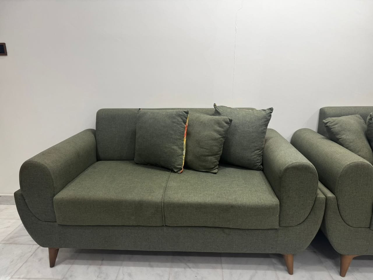 قنفات 2 موضح كما في الصور
لون زيتوني وخشب 
نظيفااااااااااات جددددددددا 
استخدام 6اشهر فقط
كلششششششششششش نظيفات
السعر 400
الاتصال ع رقم ***********

وملاحضه اني مو مندوبه وحق القرآن واني صايمه مو مندوبه
ذني قنفات بيت جيرانه وصتني انزلهم
ولبيت بحي تعاون
الي محتاج قنفات نظيفه وبسعر مناسب يتصل ع رقم لحجيه
