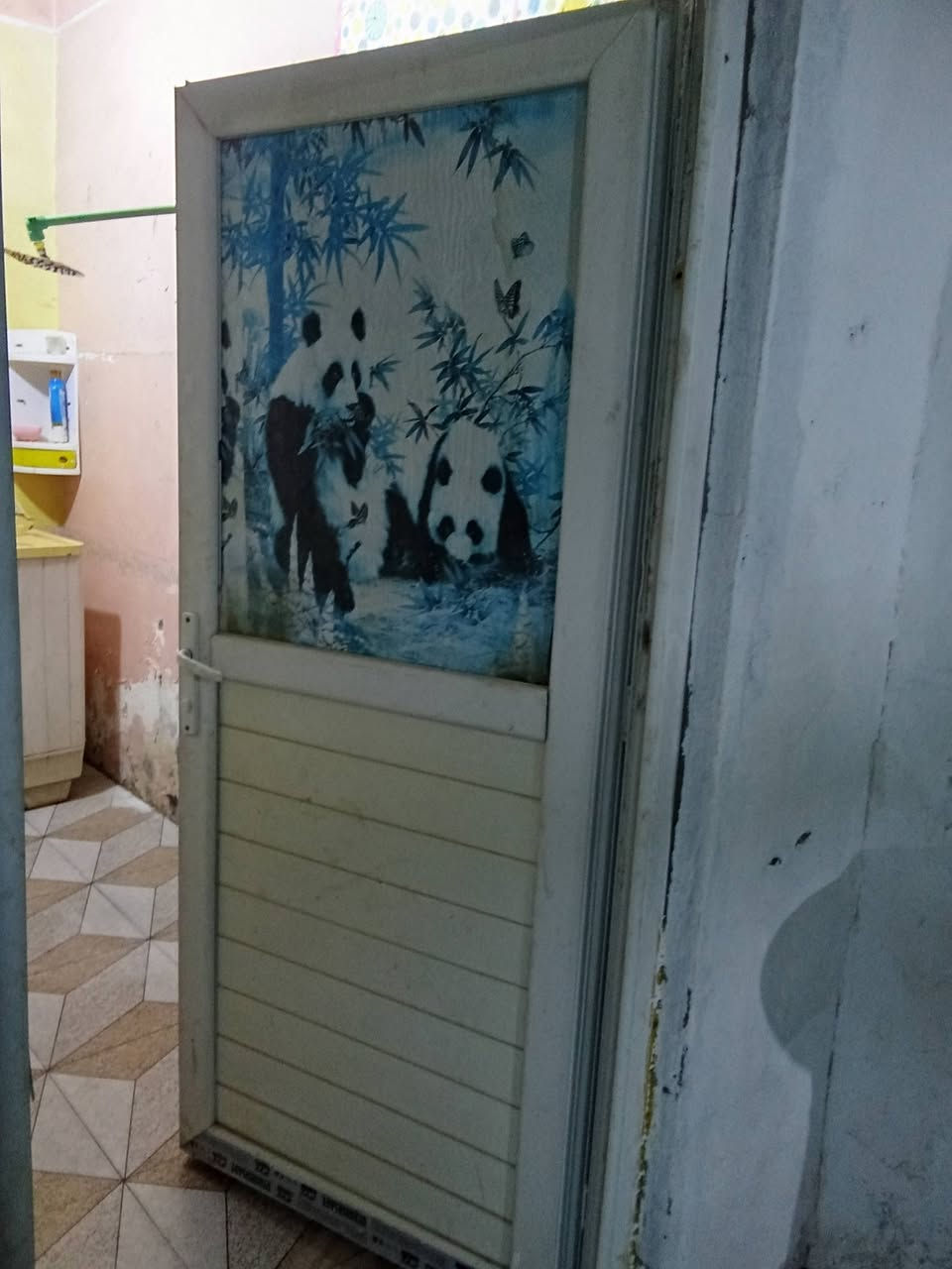 سلام عليكم باب فرده وربع باب المنيوم للبيع ***********
