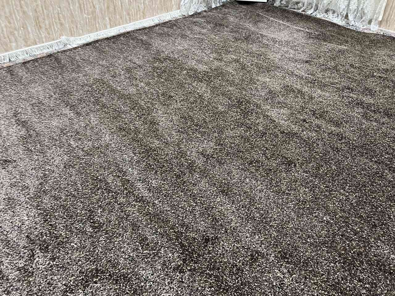 بۆ فرۆستن لۆک دانە خراوە
قیاس چوار ژوورە خۆڵ نادات
چوار بە شەش چوار بە پێنج سێ بە پێنج
***********
