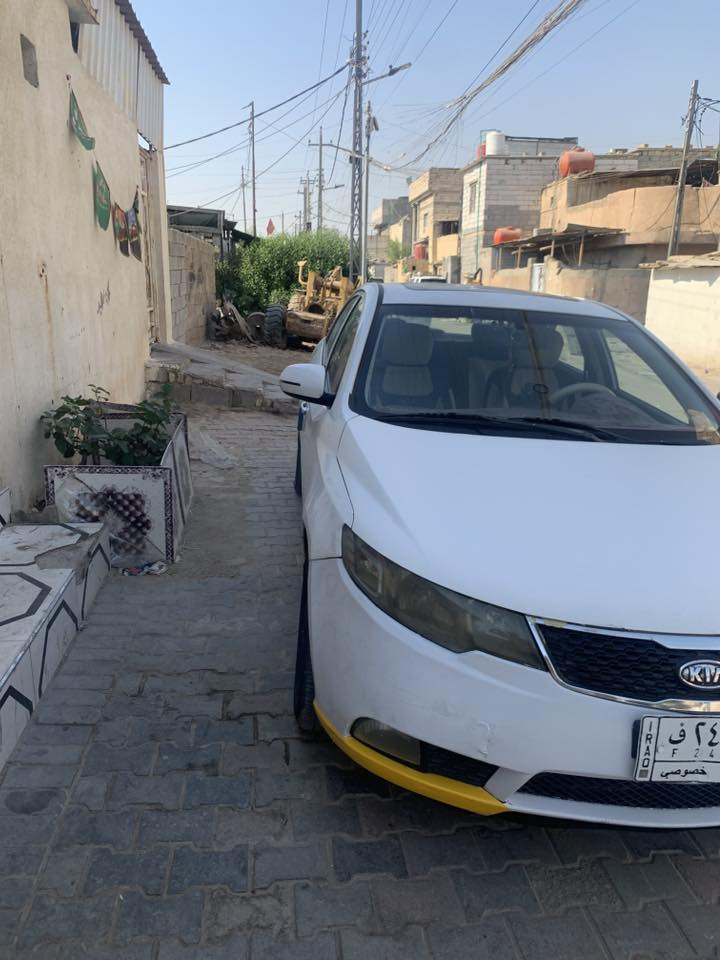 السلام عليكم.سيراتو 12خليجي رقم بصره سنويه ل27

مكفوله ضربه وتبديل فقط بارد 

وملاحضات بسيطه
 فول  عدا البصمه ماشيه 160 كيج حماوه مو كلوب 

كير6نمر- مكينه- حداديه  تخم تاير كفاله 

سعرها 105
مكاني بصره
***********
