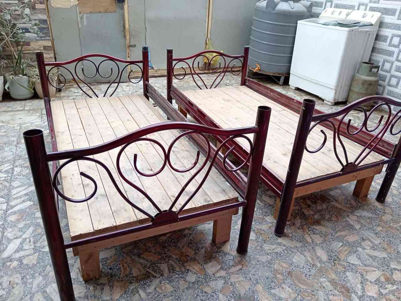 سلام عليكم كاونتر تركي 5 قطع نضيف جدن جرابي عدد ٢ نضيفات جدن خشب الوح مكان مدينه الصدر ***********
