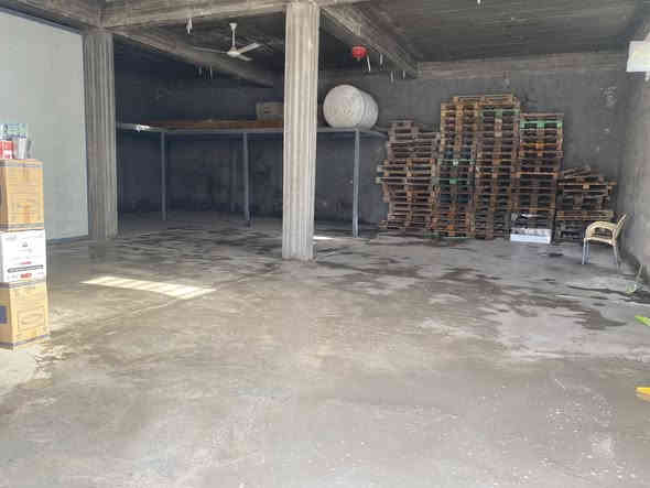 السلام عليكم بنايه للبيع مساحه 150 مسلحه صالحه 5طوابق مي مجاري كهرباء البنايه كهرباء كامله عنوان قنطرة السلام خلف مطعم عين التمر شارع الكابينه السعر 165 وبيه مجال ***********
