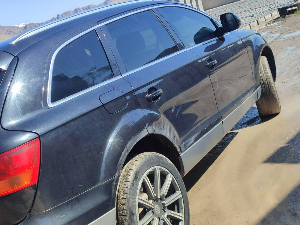Audi q7 کیو سێڤن 
مۆدێل 2009 گاز  سێ ڕیز کوشن گێڕ و مەکینە بەشەرت تەبرید کوشن گەرمی و میمۆری و جڵد دەبڵ ئەکسل و چوپ 
وەتا خۆی بەرز و نزم دەکات 
بەشەرتی بڕاوە پاش و پێشی کەپس 
شوێن ڕانیە *********** السليمانية, العراق
