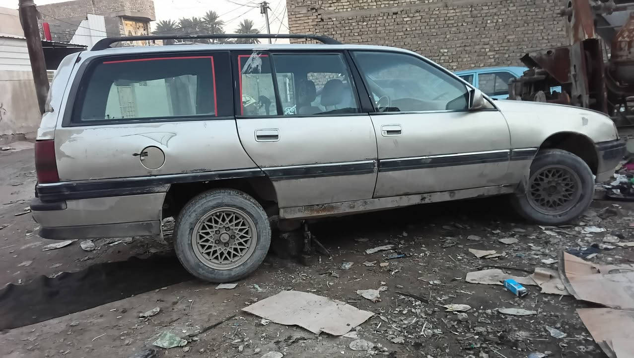 السلام عليكم سيارة اوبل موديل٩٢ بغداد الامين الثانيه سعر ١٧ورقه رقم  الهاتف ***********
