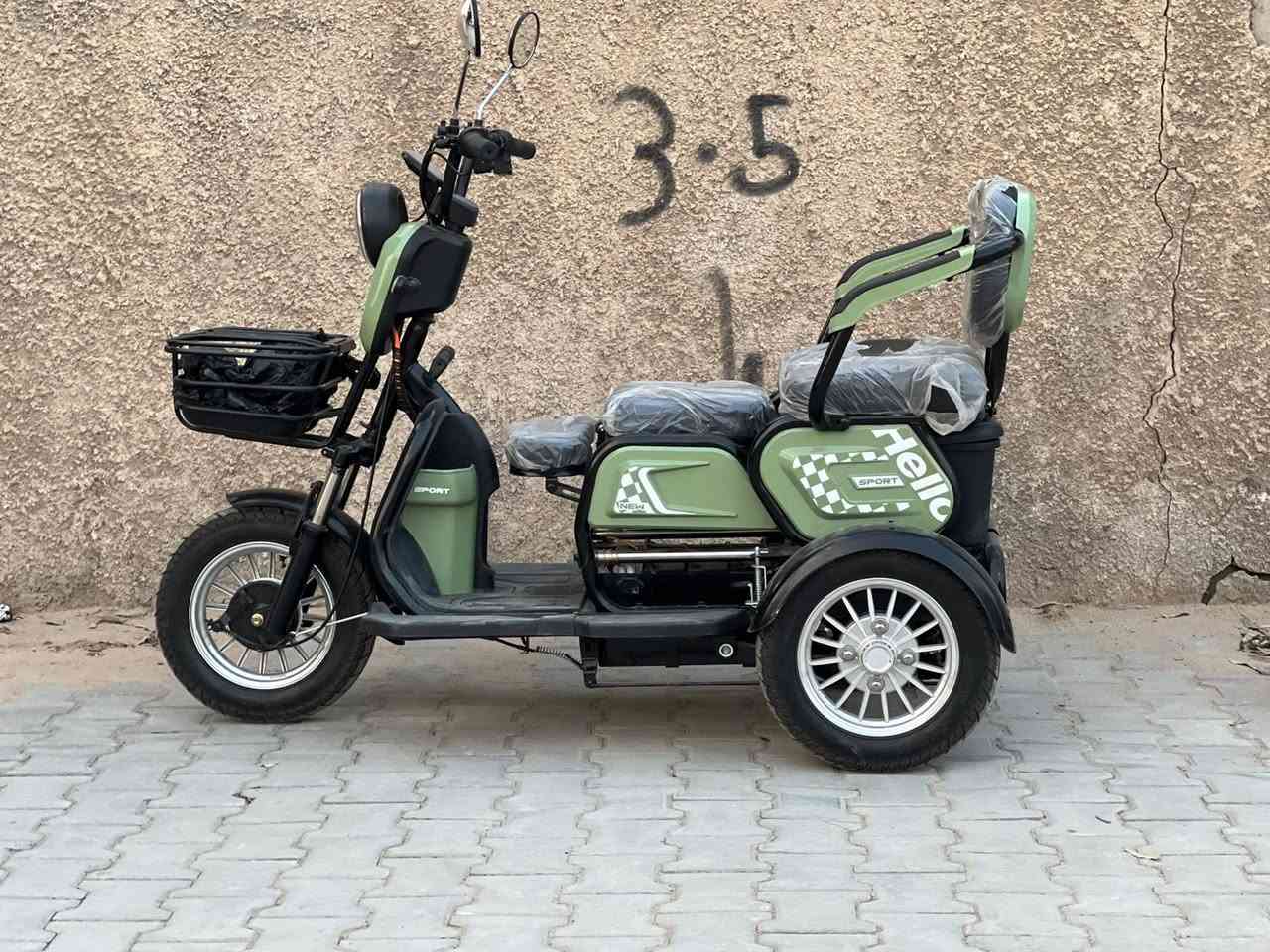 سلام عليكم شباب دراجه ثلاث عجلات اللبيع دراجه زيرو زيرو بعدها استخدامها 10يوم فقط وصل شراء موجود دراجه بعدها زيرو كل غراضها كامله وجاهزه تجي وتفحص وشوف بعينك كل عيب ونقص مابيها. مواصفاتها تخبل 

الموديل 2026
بطاريات 5دبل 
النوع 3عجلات 
السرع 1.2.3
المقاعد 3 ووصير ثنين وصير نفر واحد 
تشغيل عن بعد 
جهاز انذار السرقه 
تشغيل عن طريق الكارت 
بصمات سويجات كارتات كلها كامله 
بريكات 3 بل رجل وثنين بل أيد 
كرسي متحرك 
سله خلفيه وسله اماميه 
اشاير رباعيه
تايرات جوبلس 
بريكاتها بل مكان 
دراجه مشحونه 3 مرات فقط 

اي استفسار اتصال 
***********
العنوان بغداد
