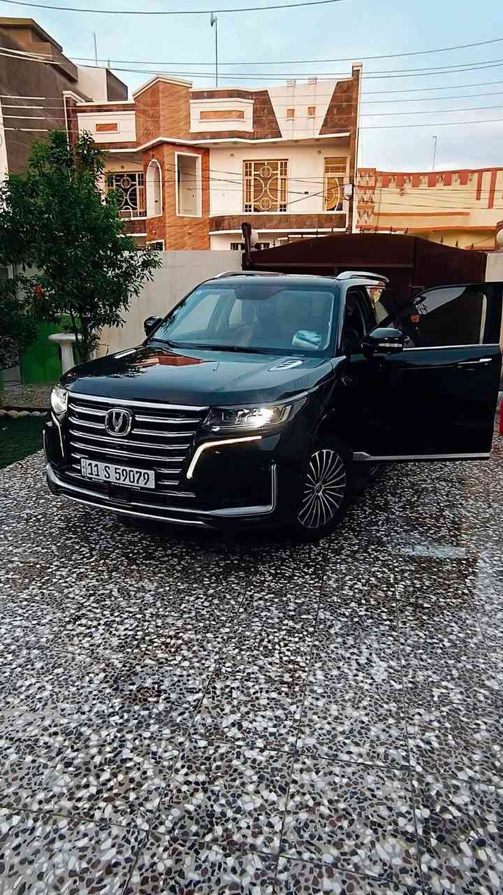 السلام عليكم 
شانجان CS 95 موديل 2023 لون اسود  
فول مواصفات رويال اعلى فئه 
7 راكب 
3 قطع تبريد 
4 كامرات محيطيه 
حساسات امامي وخلفي 
ورادار امامي وجانبي 
دوسات كهربائيه
 بانوراما 
كشنات كهرباء تبريد كشن
بصمه تشغيل 
بصمات ابواب
تشغيل عن بعد 
صندوگ كهرباء فتح وقفل ذكي على حركة الرجل
انارة ترحيب علامة شانجان ابلاد
4 انضمة قياده 
فور ويل
محرك توربو 2000 
 جاهزه من كلشي 
تخم تاير جديد باتري جديد
مابيها نقص ابد 

 اخوان خاص ماارد اتصال فقط ارد 

السياره اخذتها اقساط اقساط من الشركه تسديد بالشركه يدوي مو مصرف
تفاصيل اكثر واستفسار الاتصال على الرقم واني بالخدمه
***********

