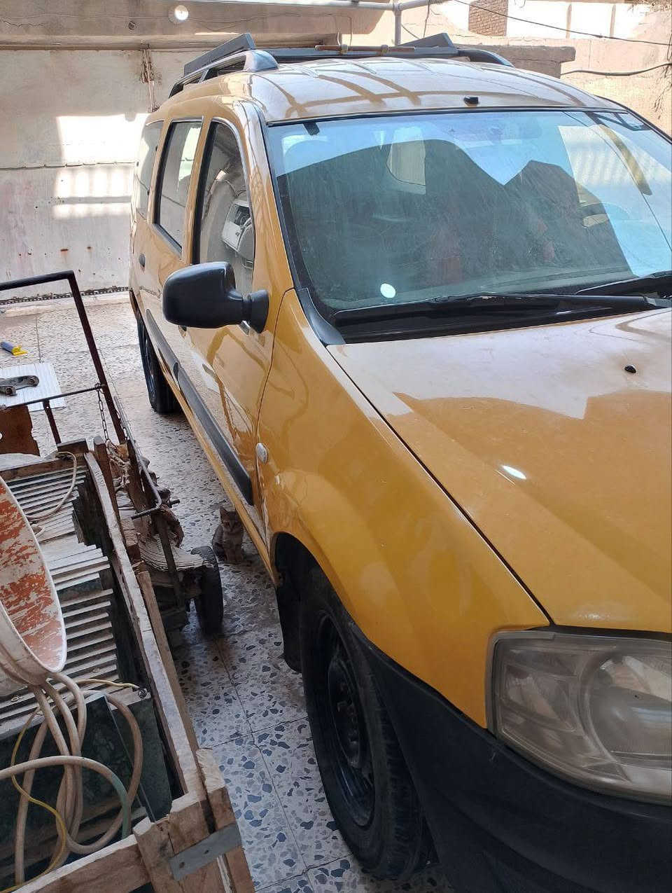 السلام عليكم
سيارة رينو لوجان موديل ٢٠١٠ 
سبعة راكب 
السيارة بأسمي مكاني بغداد
للتواصل *********** متوفر واتساب اريدها ب58 و بيها مجال قليل
