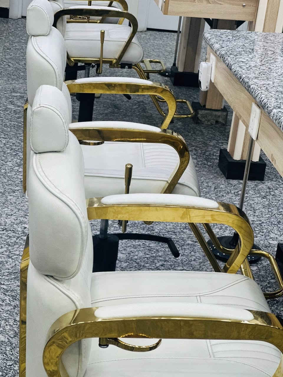 أغراض صالون للبيع هذا جزء بسيط من لمحقات ***********هذا فقط واتساب
